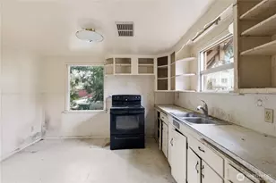 11716 16th Ave NE, Seattle, WA 98125 - Photo 12