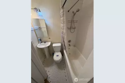 901 NE 43rd Street #106, Seattle, WA 98105 - Photo 4