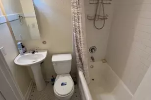 901 NE 43rd St, Seattle, WA 98105 - Photo 4