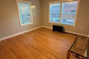 901 NE 43rd St, Seattle, WA 98105 - Photo 2