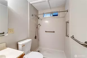 11630 NE 74th St, Kirkland, WA 98033 - Photo 16