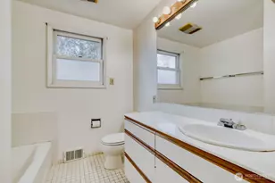 4573 Purdue Ave NE, Seattle, WA 98105 - Photo 14