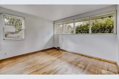 4573 Purdue Avenue NE, Seattle, WA 98105 - Photo 16