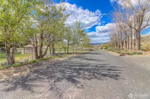 1260 Burbank Creek Rd, Yakima, WA 98901 - Photo 2