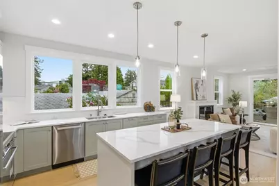 8815 Densmore Avenue N, Seattle, WA 98103 - Photo 12