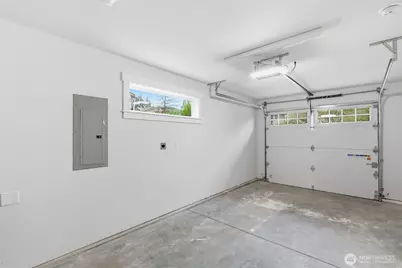 8815 Densmore Avenue N, Seattle, WA 98103 - Photo 38