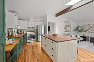 8732 209th Pl SW, Edmonds, WA 98026 - Photo 4