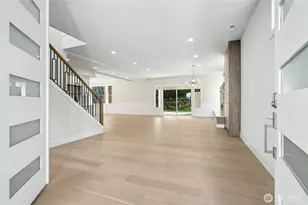 955 103rd Ave SE, Bellevue, WA 98004 - Photo 2