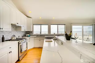 2585 W Beach Rd, Oak Harbor, WA 98277 - Photo 10