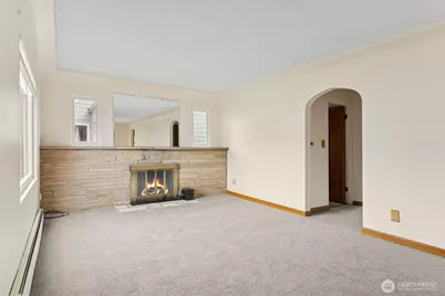 408 8th Avenue NE, Puyallup, WA 98372 - Photo 2