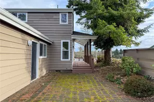 586 Mt Olympus Ave SE, Ocean Shores, WA 98569 - Photo 2