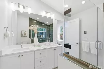 8815 Densmore Avenue N #B, Seattle, WA 98103 - Photo 12