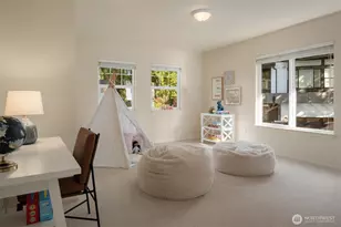 10647 Woodhaven Ln, Bellevue, WA 98004 - Photo 18