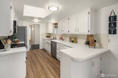 18204 NE 27th Street, Redmond, WA 98052 - Photo 10