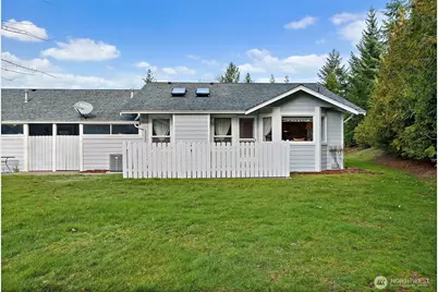 923 NW Leisure Ln, Bremerton, WA 98311 - Photo 32