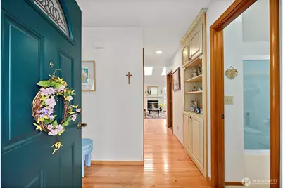 923 NW Leisure Ln, Bremerton, WA 98311 - Photo 4