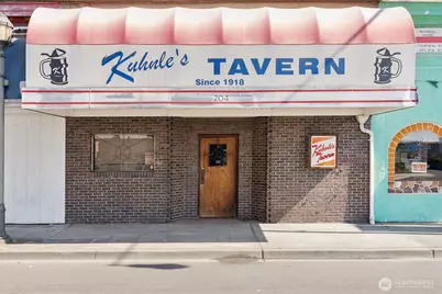 204 State Avenue, Marysville, WA 98270 - Photo 2