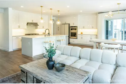 15558 NE 15th Place #301, Bellevue, WA 98007 - Photo 4