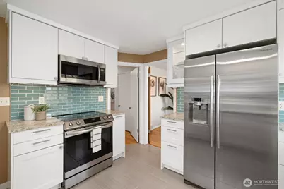 7541 32nd Avenue NE, Seattle, WA 98115 - Photo 10