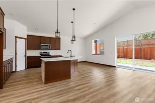 801 NW Shire St, Oak Harbor, WA 98277 - Photo 4