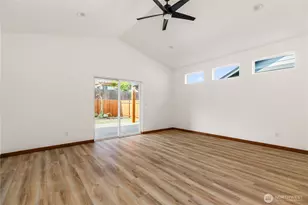 801 NW Shire St, Oak Harbor, WA 98277 - Photo 8