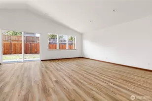 801 NW Shire St, Oak Harbor, WA 98277 - Photo 2