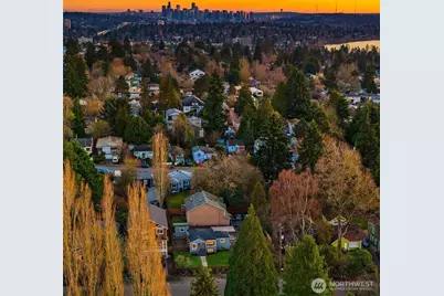 403 NE 94th Street, Seattle, WA 98115 - Photo 4