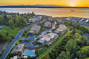 61 Pine St, Edmonds, WA 98020 - Photo 2