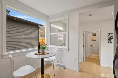 704 N 104th Street, Seattle, WA 98133 - Photo 10