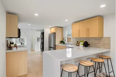 704 N 104th Street, Seattle, WA 98133 - Photo 6