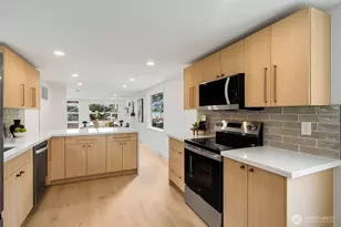 704 N 104th St, Seattle, WA 98133 - Photo 8