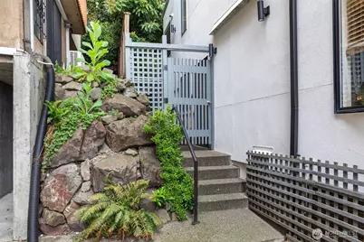 2048 13th Avenue W #8, Seattle, WA 98119 - Photo 4