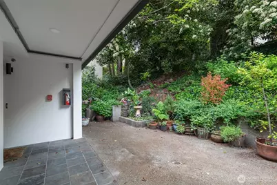 2048 13th Avenue W #8, Seattle, WA 98119 - Photo 38