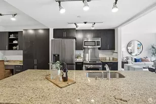 699 John St, Seattle, WA 98109 - Photo 4