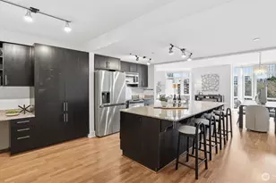 699 John St, Seattle, WA 98109 - Photo 2