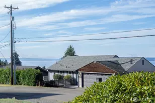 4403 Soundview Dr W, University Place, WA 98466 - Photo 2