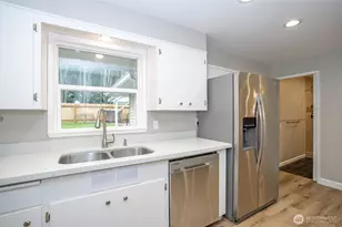 4403 Soundview Dr W, University Place, WA 98466 - Photo 12