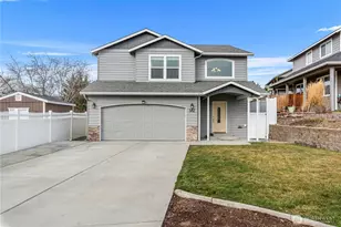 582 S James Ave, East Wenatchee, WA 98802 - Photo 2