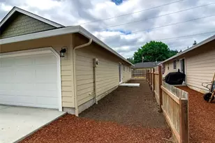 204 Douglas St, Longview, WA 98632 - Photo 8