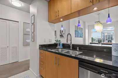 2721 1st Avenue #1007, Seattle, WA 98121 - Photo 16