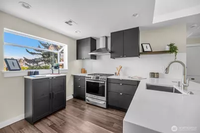 3206 22nd Avenue W, Seattle, WA 98199 - Photo 8
