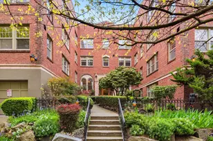 124 Warren Ave N, Seattle, WA 98109 - Photo 2