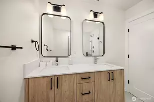 8606 Linden Ave N, Seattle, WA 98103 - Photo 16