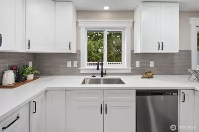 2734 Sunset Drive W, University Place, WA 98466 - Photo 14