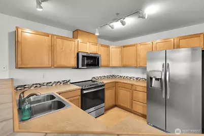 6207 Hazel Loop SE #B-18, Auburn, WA 98092 - Photo 10