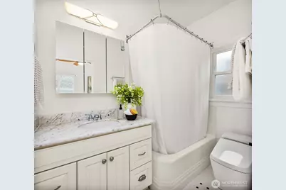 516 W Howe Street, Seattle, WA 98119 - Photo 10