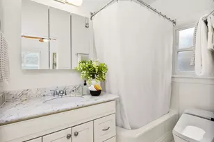 516 W Howe St, Seattle, WA 98119 - Photo 10