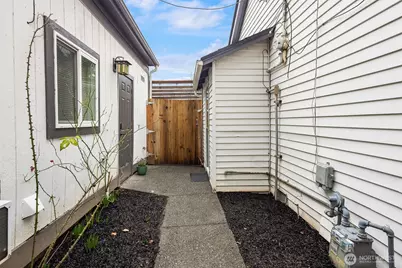516 W Howe Street, Seattle, WA 98119 - Photo 22