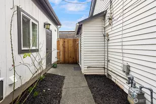 516 W Howe St, Seattle, WA 98119 - Photo 22