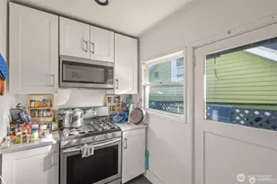 341 NE 51st St, Seattle, WA 98105 - Photo 10